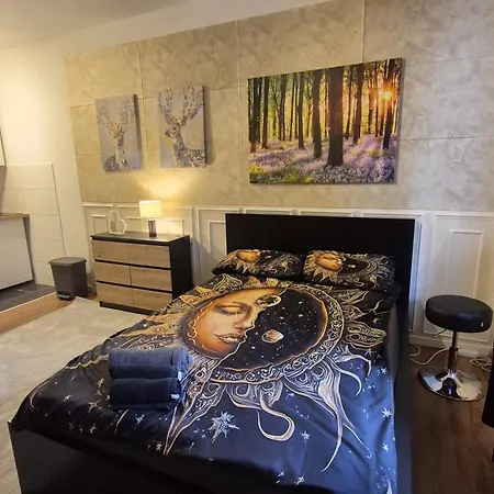 Citynest O5 Moonlight Suite Apartment